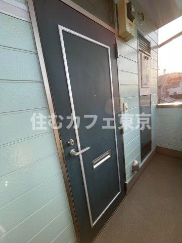 レジデンスATT立川の玄関|落ち着いた色合いの玄関です