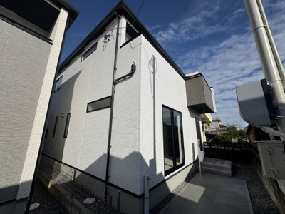 【外観】 | うるま市石川4期（全2棟）ラスト2号棟 | 2号棟　並列駐車2台完備♪
