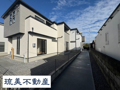 【外観】 | うるま市石川4期（全2棟）ラスト2号棟 | 2号棟　並列駐車2台完備♪