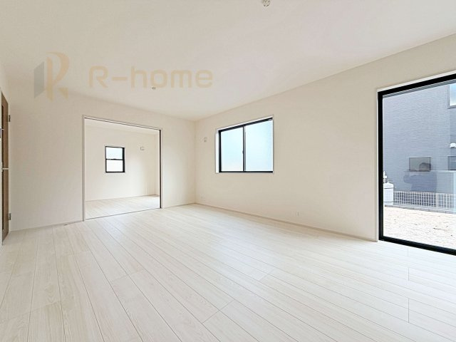 ひたちなか市足崎19期　新築戸建て　1号棟の居間・リビング|たっぷりの陽光が注ぎ込む明るいリビング♪隣接の洋室を開放すると更なる大空間に変身♪