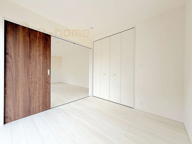 ひたちなか市足崎19期　新築戸建て　1号棟の洋室|1階洋室はゲストルーム、キッズスペースとしても利用可能♪
開放してリビングと繋げればゆとりの大空間！