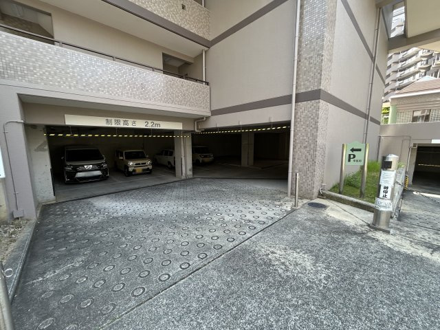 ネクステージ西神中央Ｂ棟の駐車場