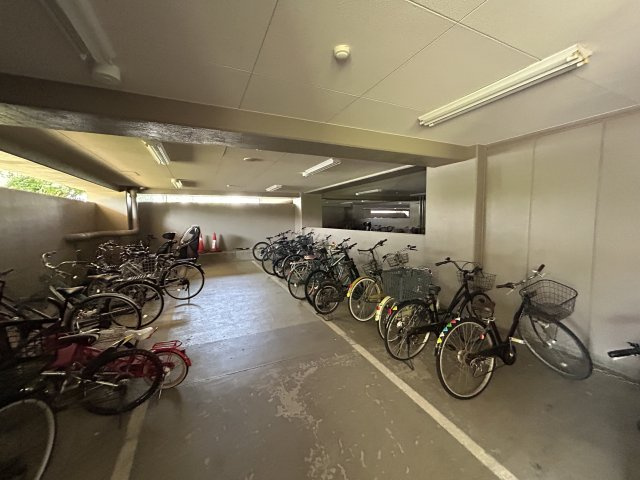 ネクステージ西神中央Ｂ棟の駐輪場