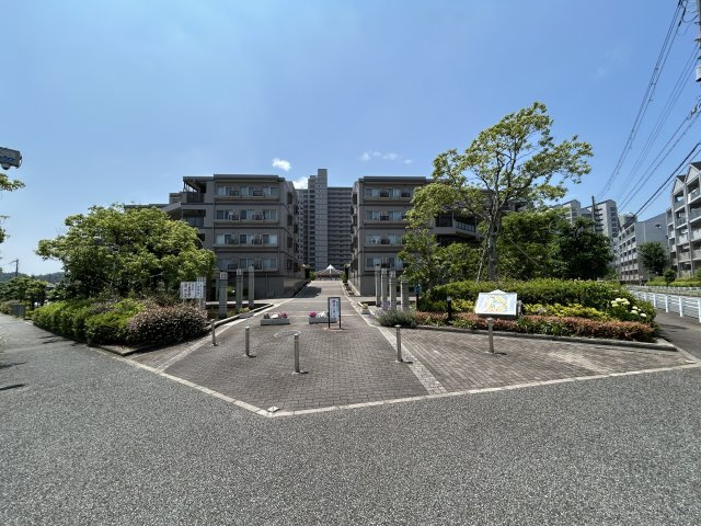 ネクステージ西神中央Ｂ棟の外観