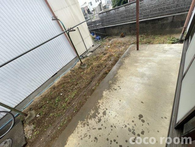 長房アパートの庭