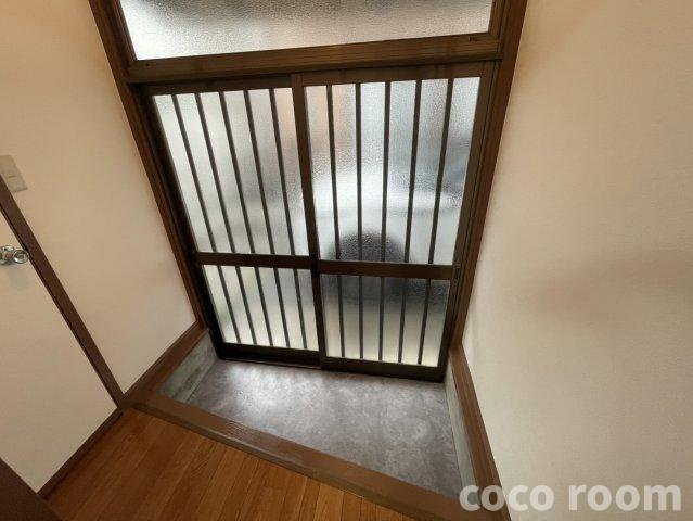 長房アパートの玄関