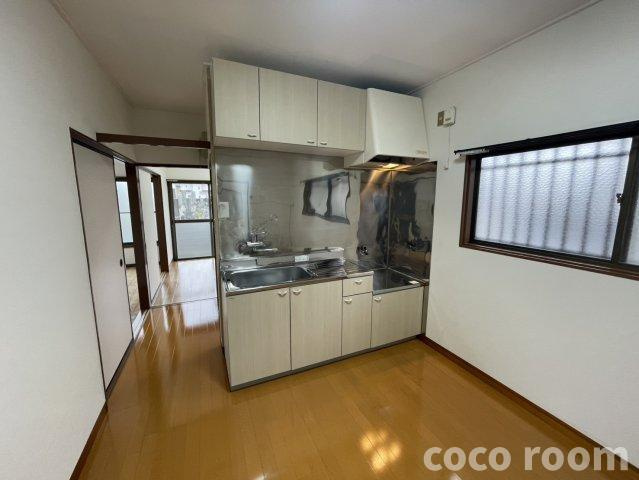 長房アパートの居間・リビング