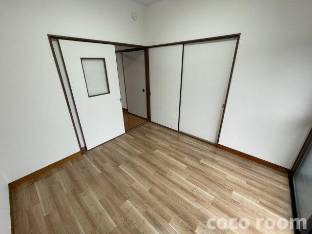 長房アパートの居間・リビング