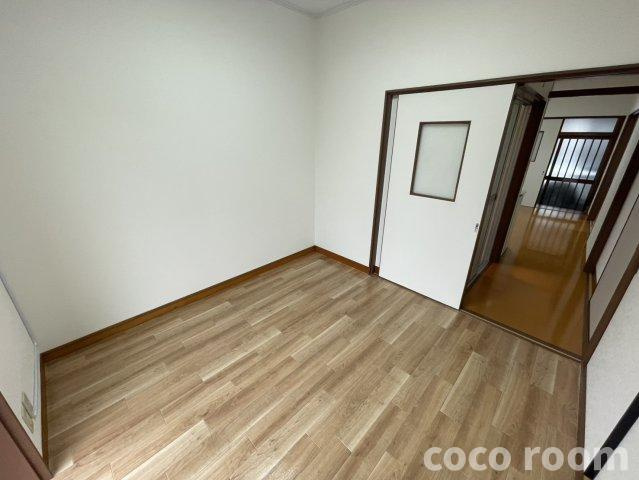 長房アパートの居間・リビング