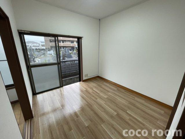 長房アパートの居間・リビング