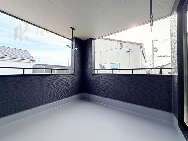 ひたちなか市足崎19期　新築戸建て　2号棟のバルコニー|急な雨でも安心のインナーバルコニー♪忙しいご夫婦も大満足♪