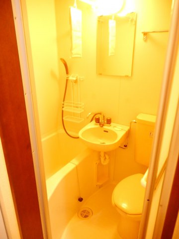 ミッキーハウスの浴室|３点ユニットバスです