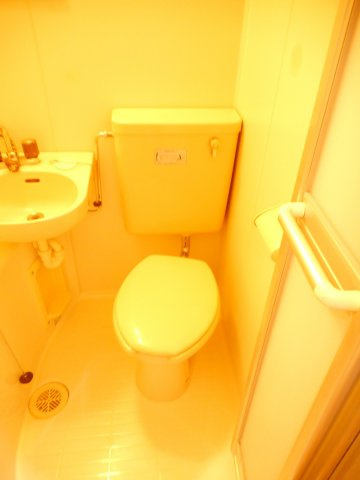 ミッキーハウスのトイレ|落ち着いた色調のトイレです