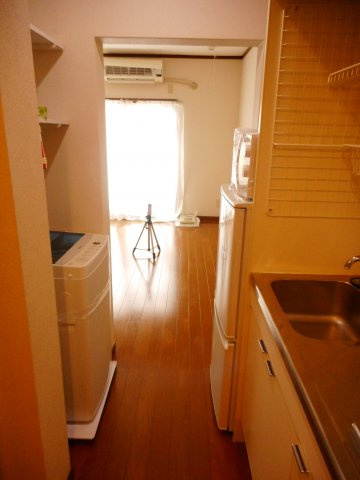 ミッキーハウスの内装|冷蔵庫・電子レンジ・洗濯機付きです