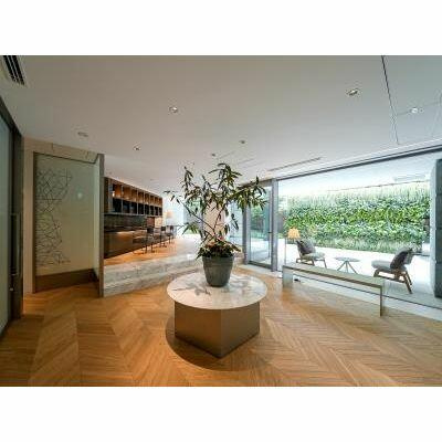 港区六本木５丁目の賃貸マンションのロビー|エントランス 