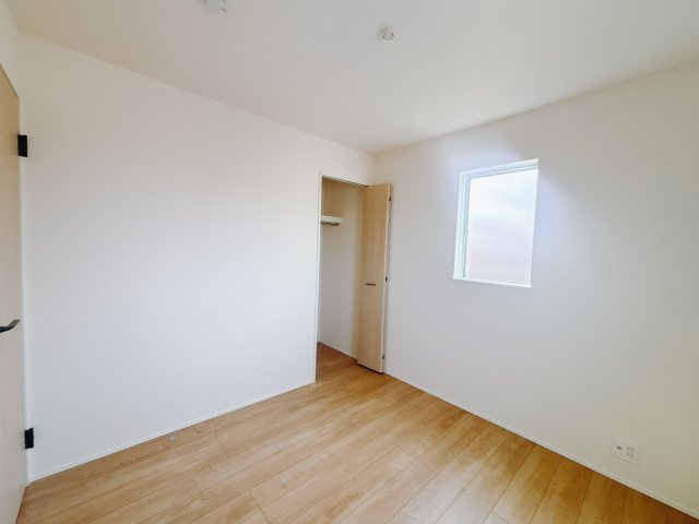 【新築戸建】玉村五料24-1期の洋室|■2階洋室（1号棟）｜2階各居室には収納をご用意しています♪常にお部屋を綺麗に保てます！小さなお子様も自然とお片付けができるようになるのでうれしいですよね！