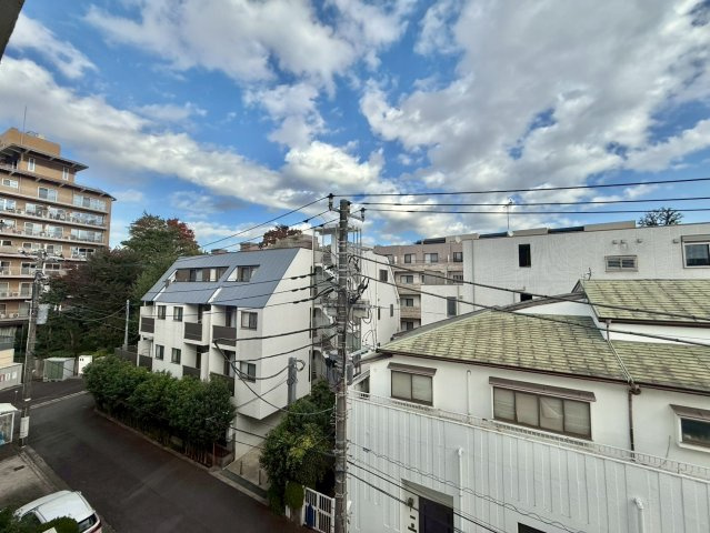 代々木第二コーポラスの展望|大きな空に包まれて、太陽の光をたっぷりと浴びながら過ごす毎日は、自然と家族の笑顔で溢れます。

現地ご見学希望・資料請求などお気軽にお問い合わせ下さい！
03-5990-5201