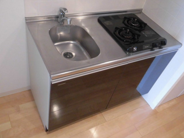 【キッチン】 | まな板スペースもあり二口コンロでお料理の幅が広がります