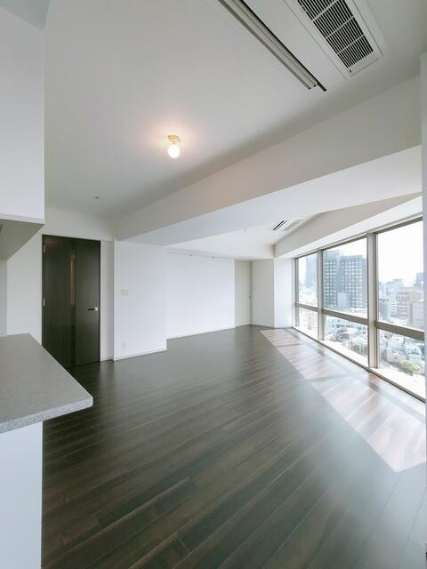 港区六本木７丁目の賃貸マンションのロビー|リビングには床暖房完備 