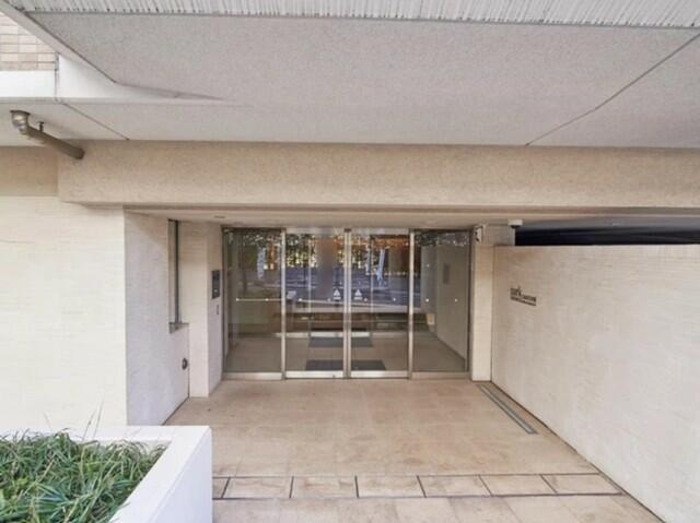 港区六本木７丁目の賃貸マンションのエントランス|※前回募集時の写真です 