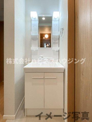 （仮称）キャメル柏の葉キャンパス7Bの洗面所|コンパクトで使いやすい洗面所