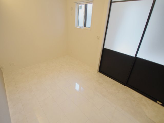 ファミールMNKの洋室