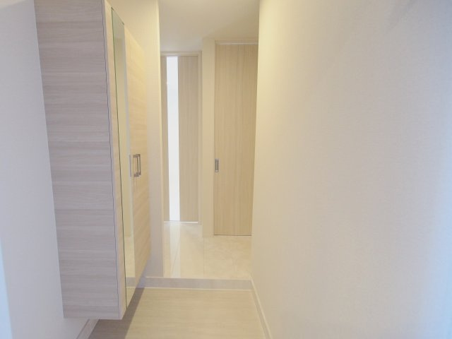 ファミールMNKの玄関