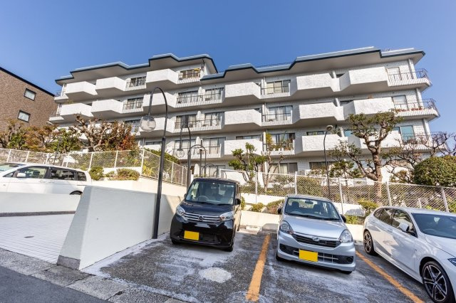 千里山パレスの外観