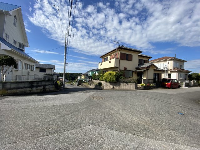 山武市成東中古戸建の前面道路含む現地写真