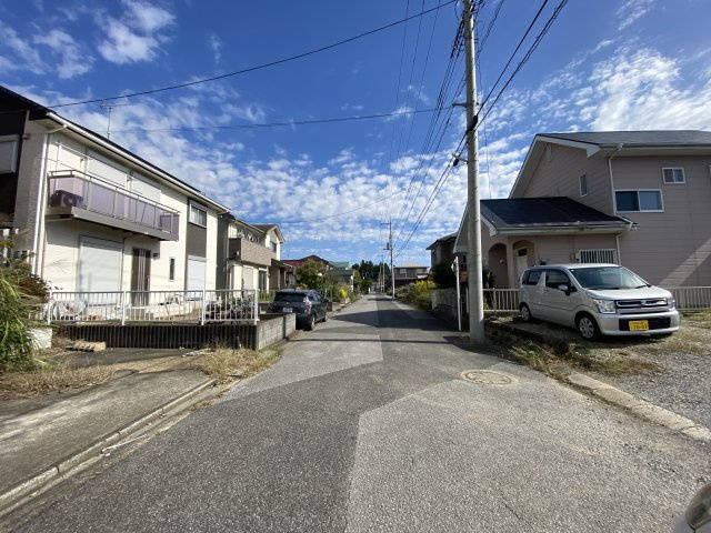 山武市成東中古戸建の前面道路含む現地写真