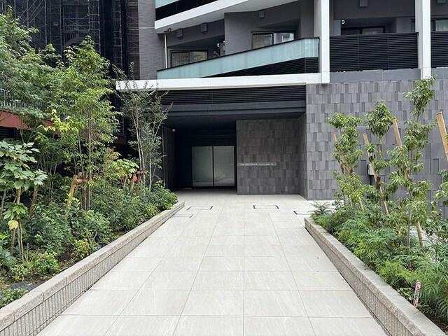 港区六本木３丁目の賃貸マンションのエントランス| 