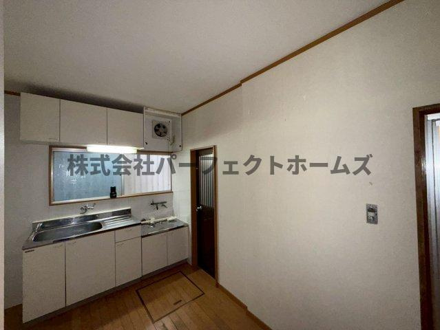 葛原新町戸建　賃貸の居間・リビング|こちらの居間で趣味の時間をお楽しみください