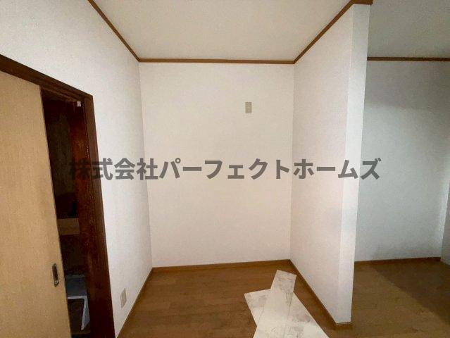 葛原新町戸建　賃貸の居間・リビング|こちらの居間で趣味の時間をお楽しみください