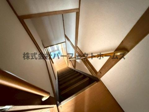 葛原新町戸建　賃貸の内装|明るい色調の室内です