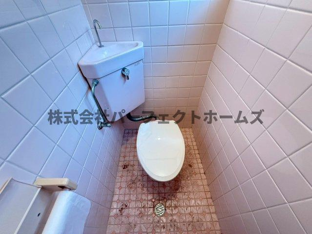 葛原新町戸建　賃貸のトイレ|ゆったりとした空間のトイレです