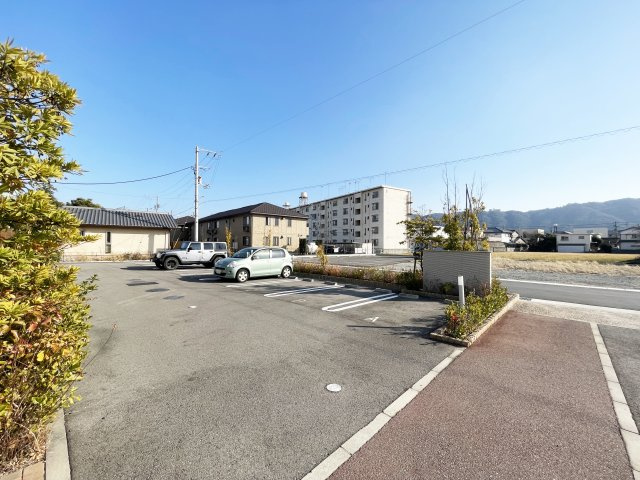 プロヌーブ北矢三　B棟の駐車場