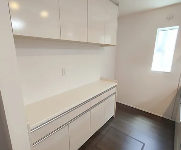 【中古】川越市福田築浅中古住宅の収納|キッチン背面カップボード付きです☆