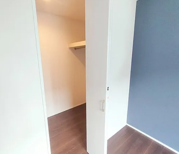 【中古】川越市福田築浅中古住宅の収納|7.25帖洋室にはウォークインクローゼットがあります！