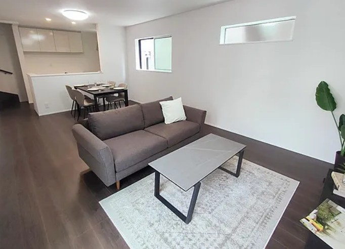 【中古】川越市福田築浅中古住宅の居間・リビング|使いやすい居間です