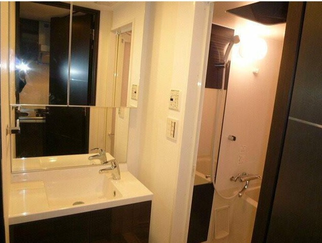 TRADIS浅草橋の洗面所