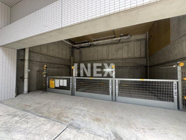 リヴシティ横濱新川町弐番館の駐車場
