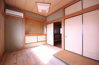 【和室】 | 鹿沼市東町　中古戸建 | 〇２F和室〇
板の間は２帖ほどの広さがあるのでベッドスペースにも。