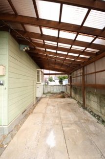 【駐車場】 | 鹿沼市東町　中古戸建 | 〇駐車スペース〇
屋根つきです
