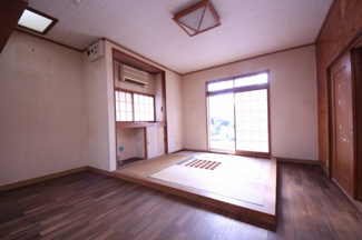 【居間・リビング】 | 鹿沼市東町　中古戸建 | 〇リビング〇
4.5帖タタミ敷きのあるリビング