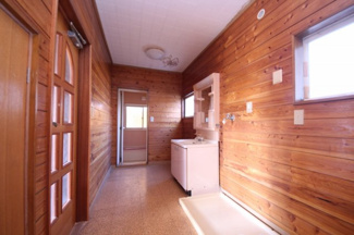 【ランドリースペース】 | 鹿沼市東町　中古戸建 | 〇ランドリースペース〇
大きな窓と余裕のある広さで雨の日も安心です