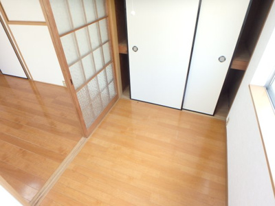【洋室】 | 門戸岡田町テラスハウス | 落ち着いた色調の洋室です