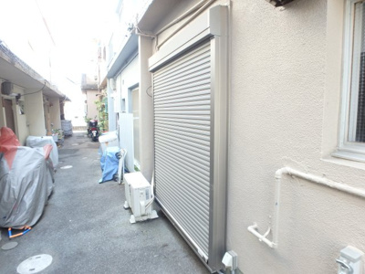 【セキュリティ】 | 門戸岡田町テラスハウス | 雨戸シャッター付き