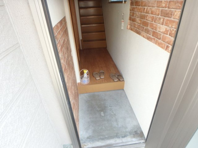 【玄関】 | 門戸岡田町テラスハウス | 収納もある玄関です