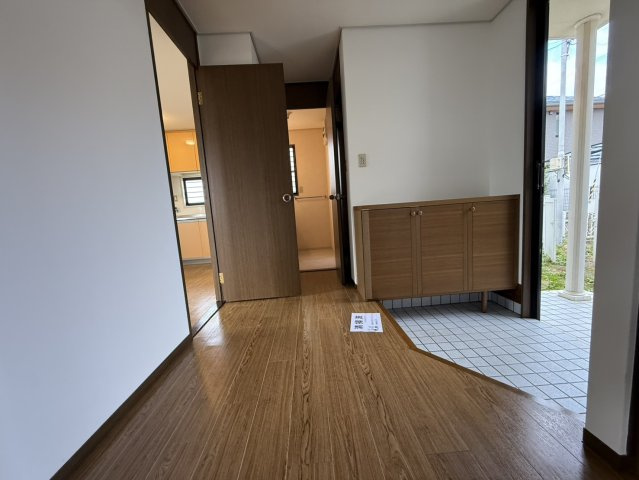 豊中市永楽荘三丁目戸建　Aの玄関|玄関も広々！