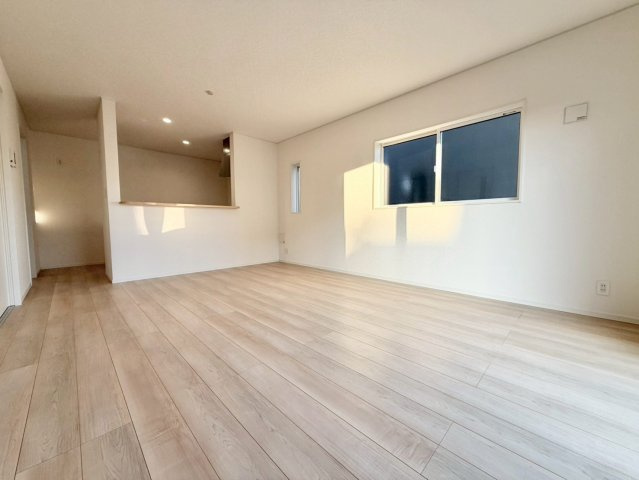 【居間・リビング】 | 銚子市松本町5丁目2号棟 | 即日見学も可能です。お気軽にお問合せ下さい。（ＴＥＬ：０４７６－３７－３８８８）